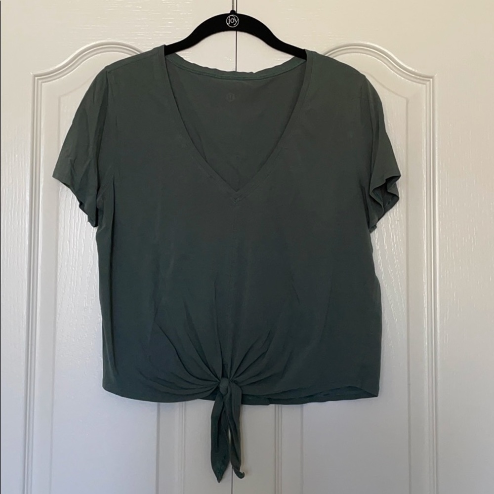 Lululemon front tie crop shirt sz: 6 grey sage
